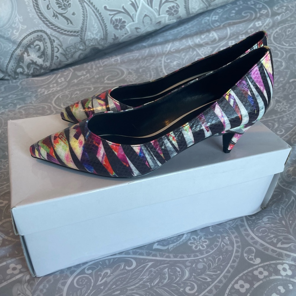 Nine West Women's Cassy Black Multi Red Pink Green Patterned Kitten Heels-size 6